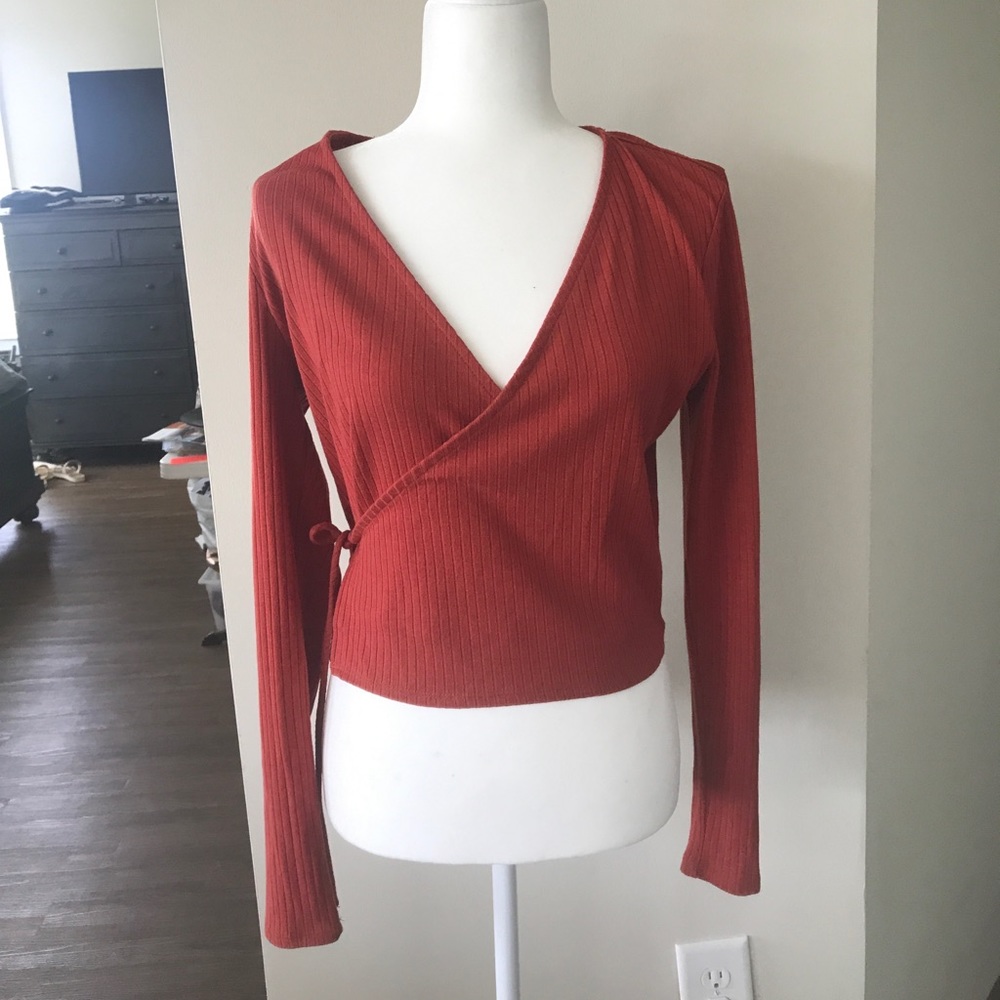 Tie top